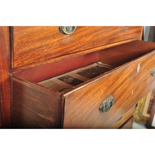 1433 - 19th century George III mahogany tallboy chest on chest of drawers. Raised on bracket feet with an u... 