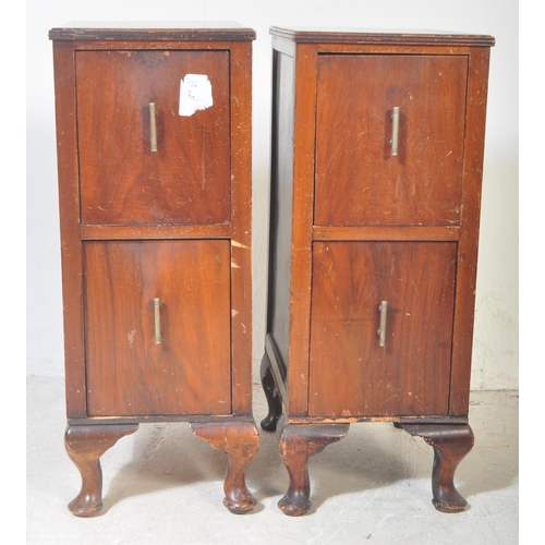 1489 - A pair of early 20th century circa. 1920's Queen Anne style mahogany pedestal bedside chests. The be... 