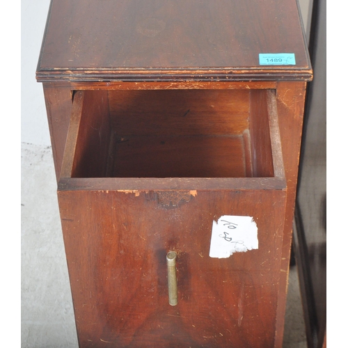 1489 - A pair of early 20th century circa. 1920's Queen Anne style mahogany pedestal bedside chests. The be... 