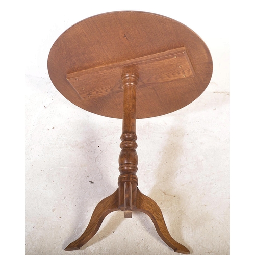 1527 - Mahogany pedestal side table. Raised on splayed legs with a triple spindle column upright to circula... 