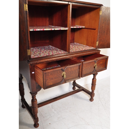 1572 - An early 20th Century, circa 1920's block fronted oak chest on stand / drinks cabinet. Of rectangula... 