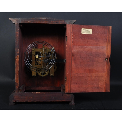 1580 - An Edwardian 8-day mahogany cased mantel clock striking on a gong with brass embellished spandrel su... 