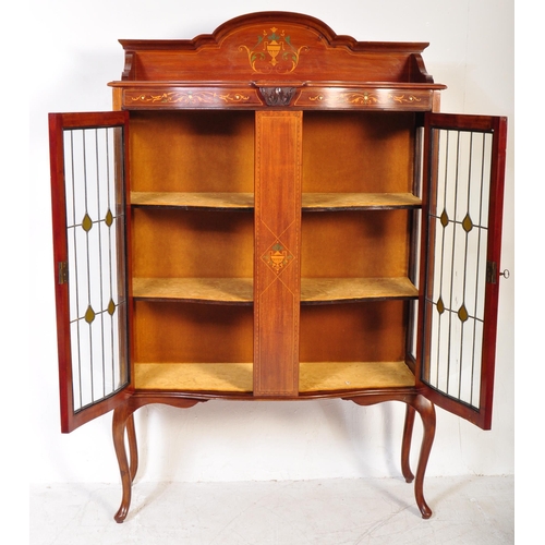 1601 - Edwardian mahogany line and stencil inlaid vitrine / display cabinet. Raised on cabriole legs with s... 