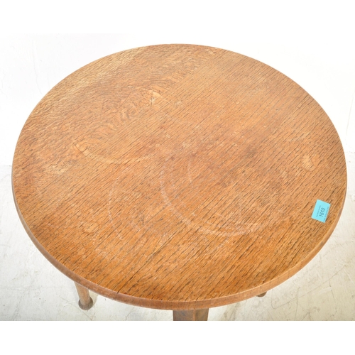 1610 - A 1920’s Arts & Crafts oak tavern pub table. Circular top over square tapering legs with stretchers ... 