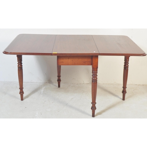 1651 - A 19th century Victorian mahogany Pembroke drop leaf dining table. The table having drop leaf either... 