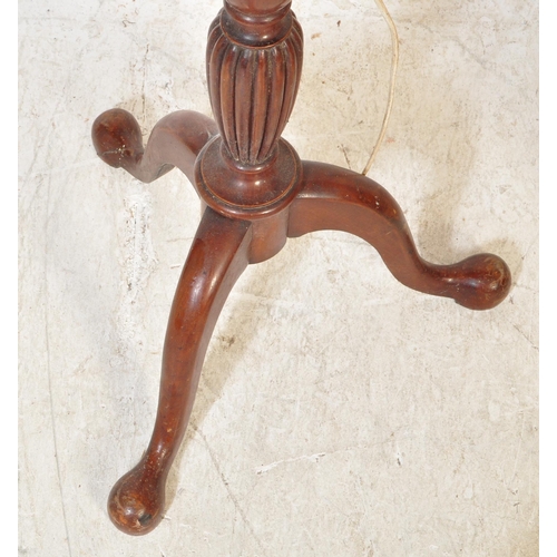 1741 - A vintage 20th Century mahogany standing standard floor lamp light. With a tapering column into a re... 