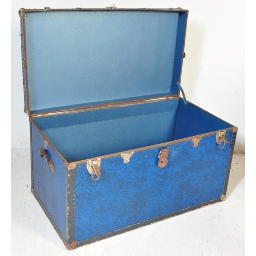 1772 - Collection of suitcases - trunk. A large steamer trunk with clasp fronts together with tin metal ste... 