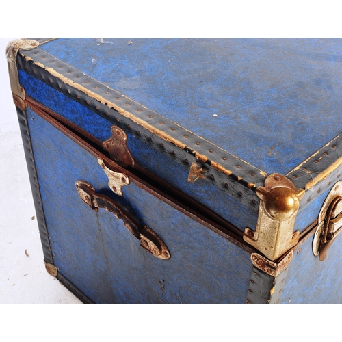 1772 - Collection of suitcases - trunk. A large steamer trunk with clasp fronts together with tin metal ste... 