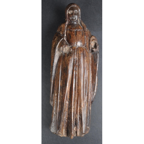 95 - An 18th Century carved oak / limewood religious ecclesiastical figurine depicting Mary the Mother. T... 