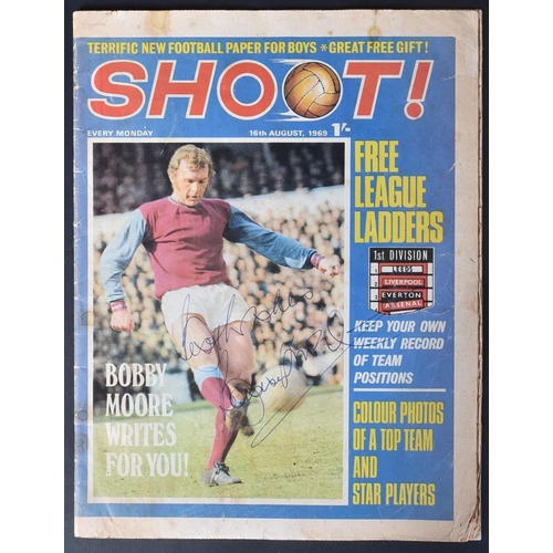 172 - England Football - Bobby Moore (1941-1993) - scarce autographed 1969 'Shoot!' football magazine, sig... 