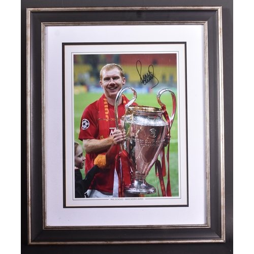 353 - Football - Paul Scholes - Manchester United - large format autographed colour photograph of Scholes ... 