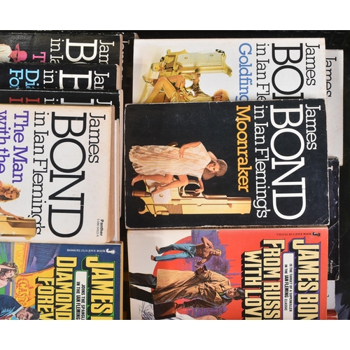 5 - James Bond 007 - A large collection of vintage James Bond books written by Ian Fleming. Publishers t... 