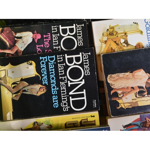 5 - James Bond 007 - A large collection of vintage James Bond books written by Ian Fleming. Publishers t... 