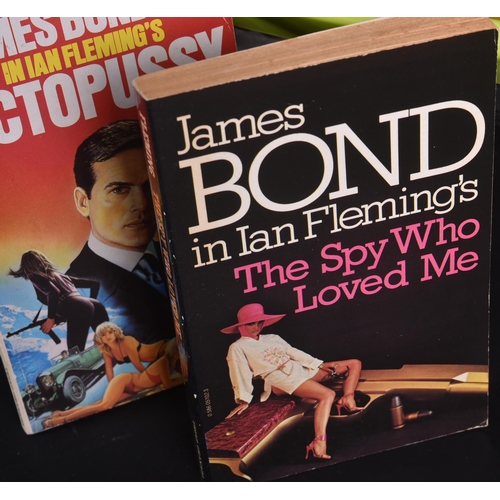 5 - James Bond 007 - A large collection of vintage James Bond books written by Ian Fleming. Publishers t... 