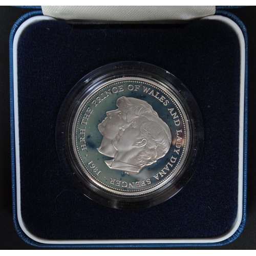 1127 - A collection of seven commemorative silver proof coins. Comprising of 1996 £2 coin celebration of fo... 