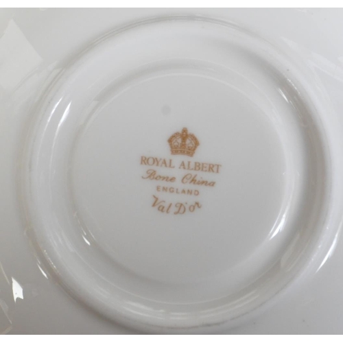 605A - A vintage 20th century Royal Albert 