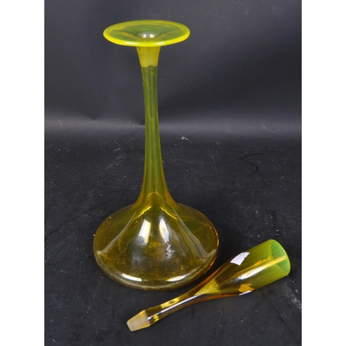 618 - Blenko Glass - A vintage retro mid 20th century circa. 1960's Blenko Glass amber shot decanter havin... 