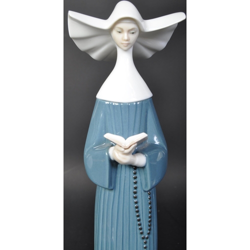 675 - A group of three vintage 20th Century circa 1980s Lladro hand made Spanish ceramic Nun figurines. Se... 