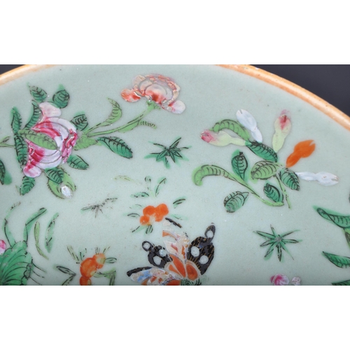 687 - An early 19th Century circa 1820s Chinese export plate dish. Being hand painted polychrome enamels o... 