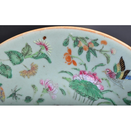 687 - An early 19th Century circa 1820s Chinese export plate dish. Being hand painted polychrome enamels o... 