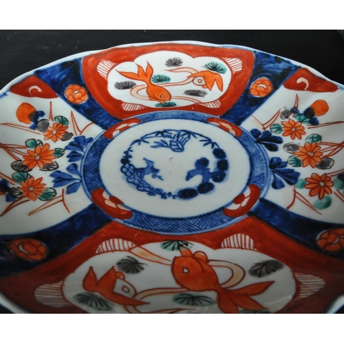 689a - A collection of four Imari vintage 20th Century Japanese oriental Asian plates and bowl. Of blue, wh... 