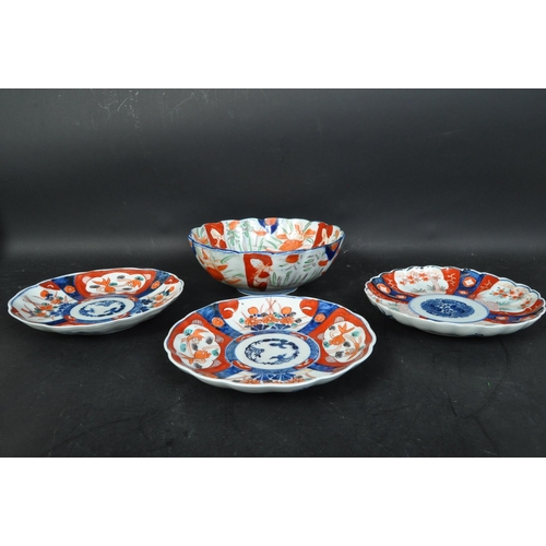 689a - A collection of four Imari vintage 20th Century Japanese oriental Asian plates and bowl. Of blue, wh... 