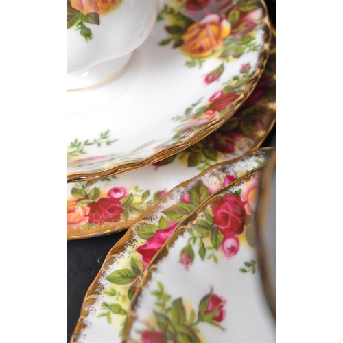 701 - Royal Albert - Old Country Roses - A vintage 20th Century English bone china tea service / set. Comp... 