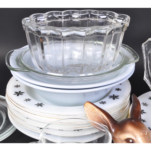 706 - A large collection of kitchen ware 20th Century vintage Pyrex snowflake dinner service, including; d... 