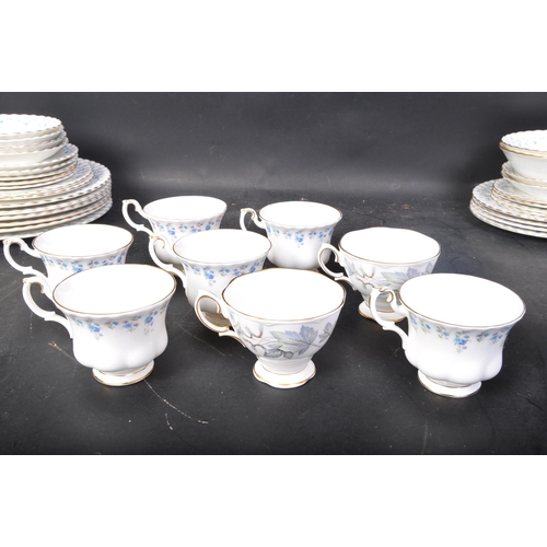 720 - Royal Albert - English bone china - Memory lane pattern. A vintage 20th Century tea / dinner service... 