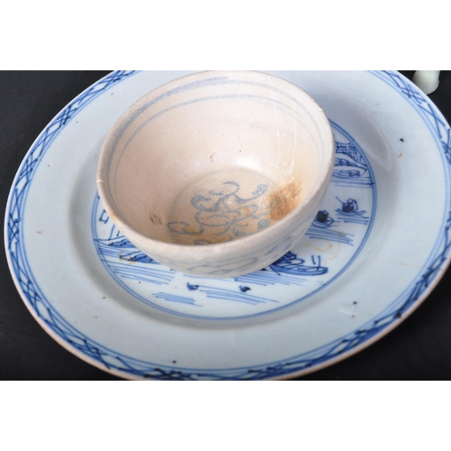 732 - A collection of 20th century Chinese & Japanese Oriental porcelain & pottery items. The lot comprisi... 