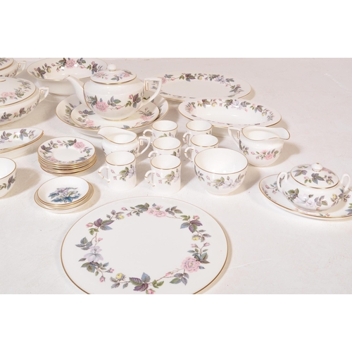 762 - Vintage 20th Century circa 1960's tea / dinner service - Royal Worcester - June Garland fine bone ch... 