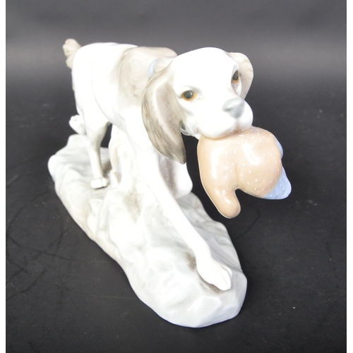 780 - Lladro - Hand made Spanish porcelain figurine statue of a Spaniel retriever hunting dog. In walking ... 