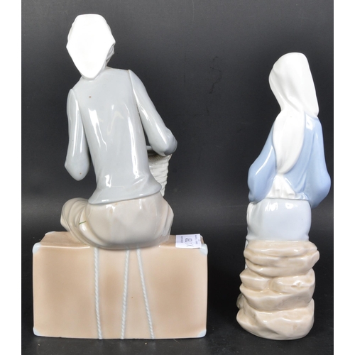 781 - Lladro & Nao - Two vintage 20th century Spanish porcelain figurines to include a Lladro figure D-22 ... 