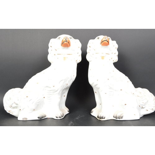 784 - A pair of vintage 20th Century ceramic fire side mantel Staffordshire spaniel dogs. Having gilt colo... 