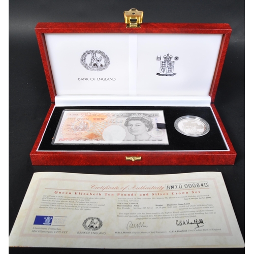 1126 - The Royal Mint & Bank of England - 1996 - Ten pound note with silver proof crown set. Her majesty Th... 