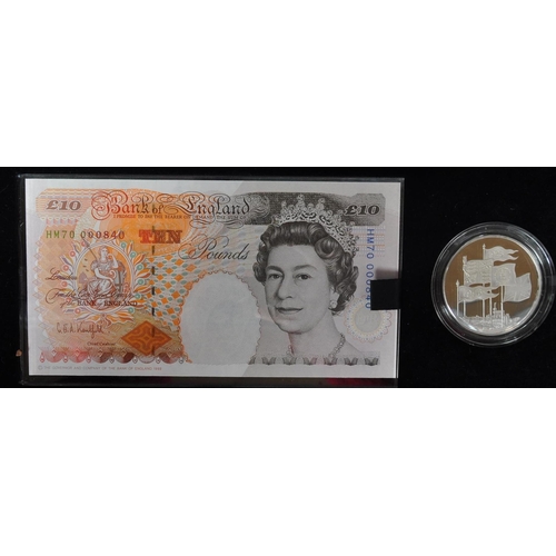 1126 - The Royal Mint & Bank of England - 1996 - Ten pound note with silver proof crown set. Her majesty Th... 