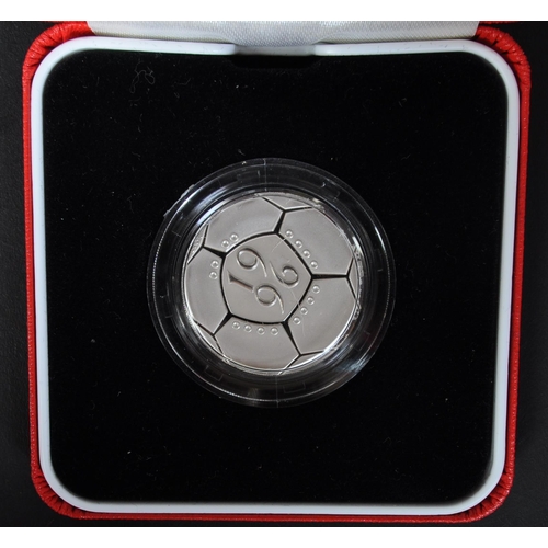 1127 - A collection of seven commemorative silver proof coins. Comprising of 1996 £2 coin celebration of fo... 