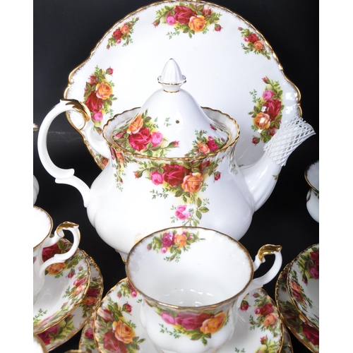 701 - Royal Albert - Old Country Roses - A vintage 20th Century English bone china tea service / set. Comp... 