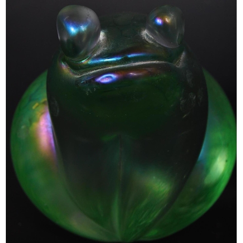 712 - A vintage 20th century John Ditchfield for Glasform iridescent glass frog shaped paperweight in a gr... 