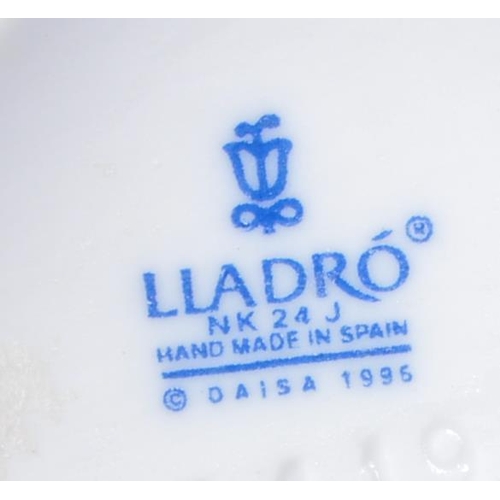 645 - Lladro & Nao - An assortment of vintage 20th century Lladro Spanish porcelain figurines to include 5... 