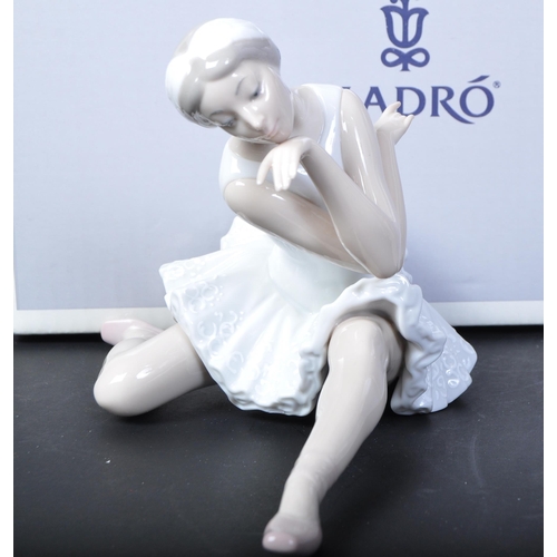 645 - Lladro & Nao - An assortment of vintage 20th century Lladro Spanish porcelain figurines to include 5... 