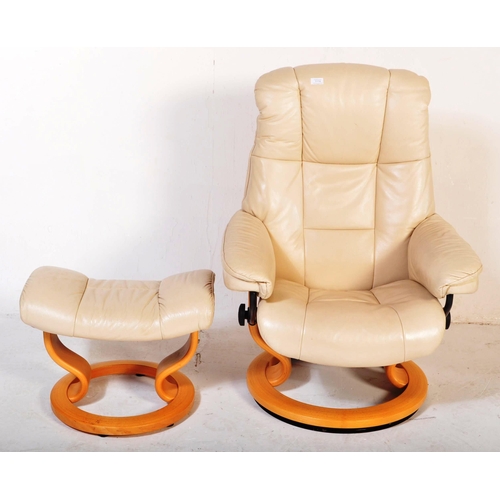 1174 - Ekornes Stressless - A vintage 20th century cream leather stress-less Ekornes reclining armchair wit... 