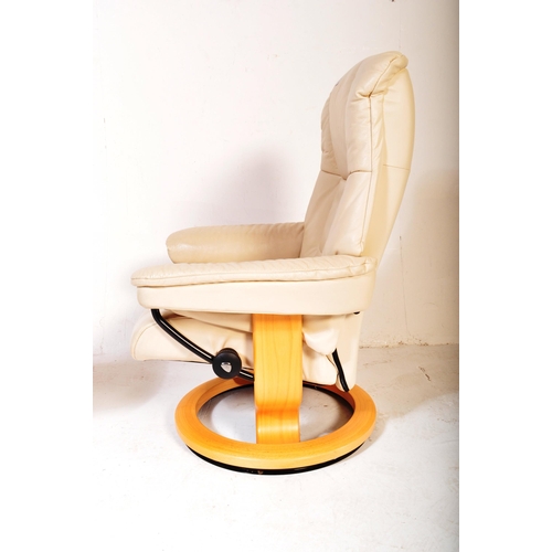 1174 - Ekornes Stressless - A vintage 20th century cream leather stress-less Ekornes reclining armchair wit... 