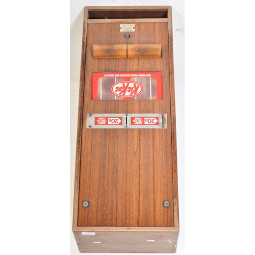 1210 - A retro vintage 20th century wooden Kit - Kat vending machine with two 20p insert. It measures appro... 