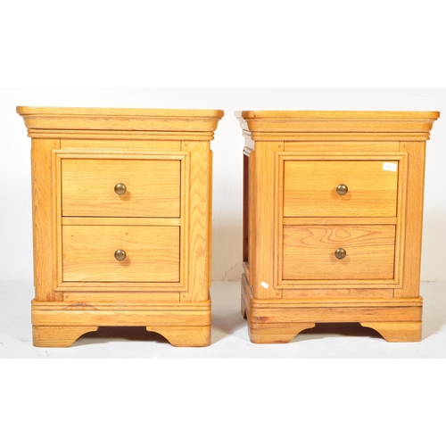 1219 - A pair of contemporary oak furniture land type chest of drawers in the manner of Oak Furniture Land ... 