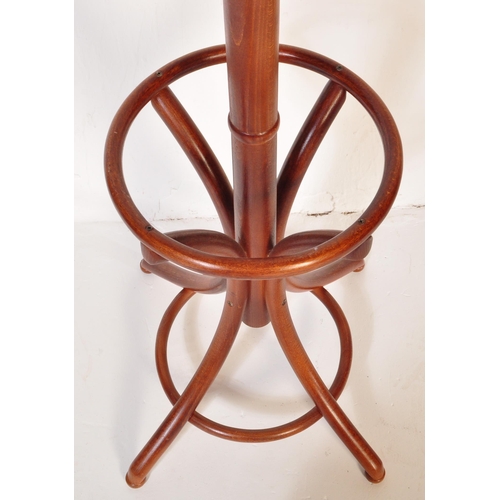 1235 - A retro vintage mid 20th Century bentwood coat stand / hat rack in the manner of Thonet. Having a ta... 