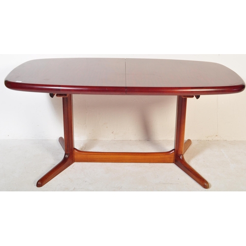 1270 - A retro vintage 20th century rosewood veneered Skovby Danish extending D-end dining table having cha... 