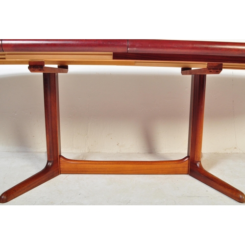 1270 - A retro vintage 20th century rosewood veneered Skovby Danish extending D-end dining table having cha... 