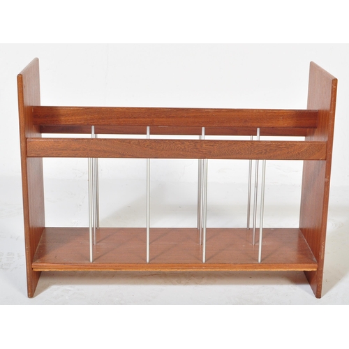 1285 - A retro vintage mid 20th Century teak wood magazine rack / holder. Having upright supports to either... 