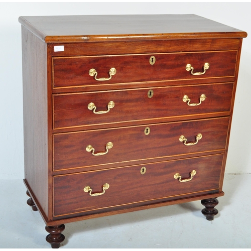 1537 - A George III early 19th century mahogany chest of drawers. The chest of drawers having a bank of fou... 